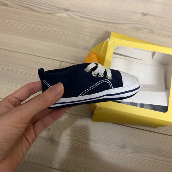 Gymboree Spring Lace Up Trainers - Picture 2 of 5